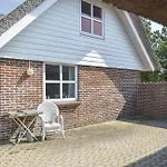 Three-bedroom In Semesterbostad
