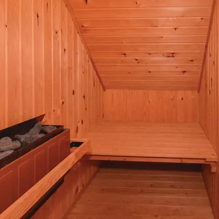 Three-bedroom In Vakantiehuis *