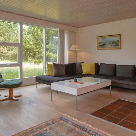 Holiday home Three-bedroom In Blavand