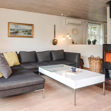 Three-bedroom In ブラーバンド