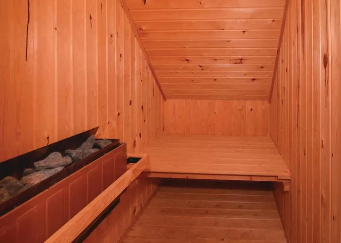 Three-bedroom In Holiday home *