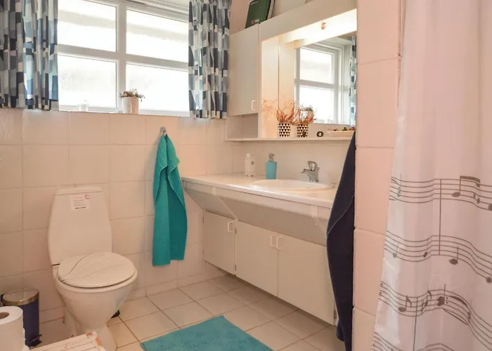 Three-bedroom In Holiday home *