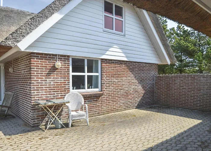 Three-bedroom In Holiday home